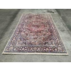 Handgeknoopt zijde Kashmir tapijt light pink floral 185x280