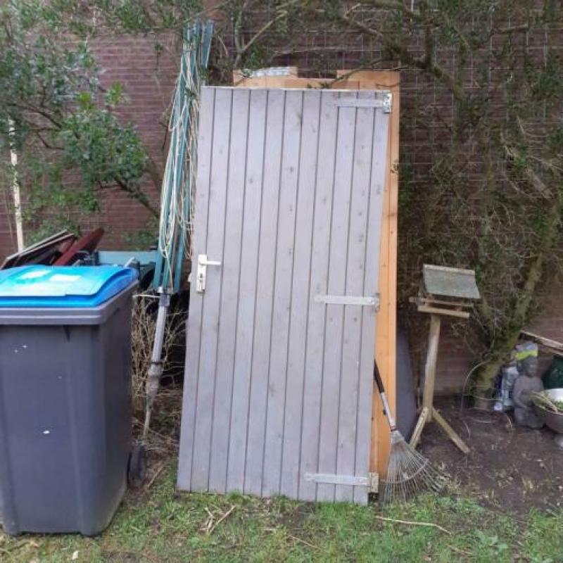 Gratis af te halen :hout beton Tuinhuis van Gering