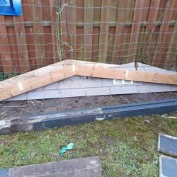 Gratis af te halen :hout beton Tuinhuis van Gering