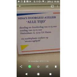 Brocant nachtkastje, kastje met deur en mooie pootjes