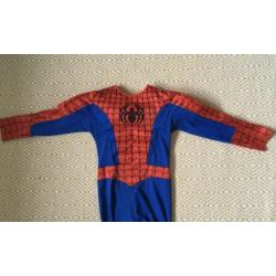 Spiderman pak met spieren en vest! Maat 110-116