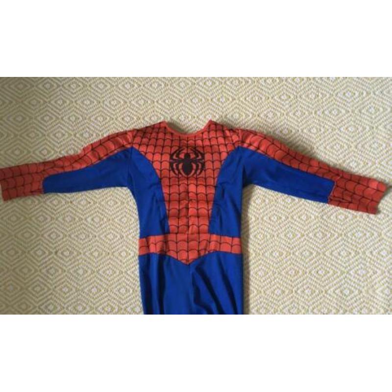 Spiderman pak met spieren en vest! Maat 110-116
