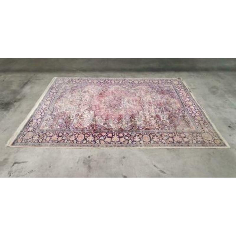Handgeknoopt zijde Kashmir tapijt light pink floral 185x280
