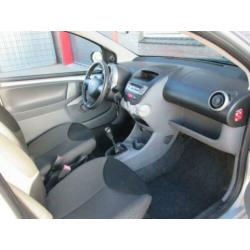 Toyota Aygo 5 x op voorraad prijs vanaf 3495!