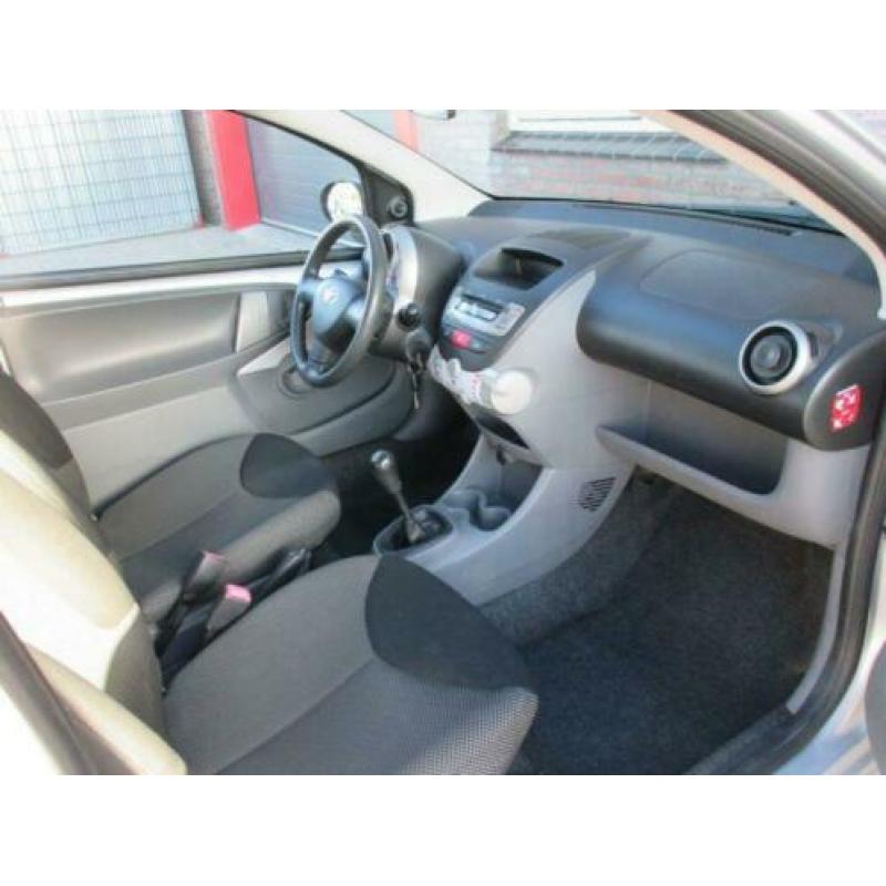 Toyota Aygo 5 x op voorraad prijs vanaf 3495!