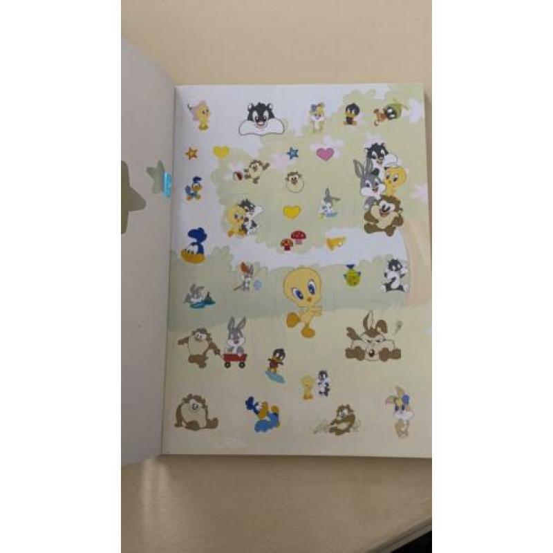 Kleur en spelletjes boek - baby Looney Tunes - met stickers