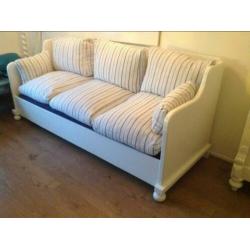 Zware houten brocante bank voor 125,00 €