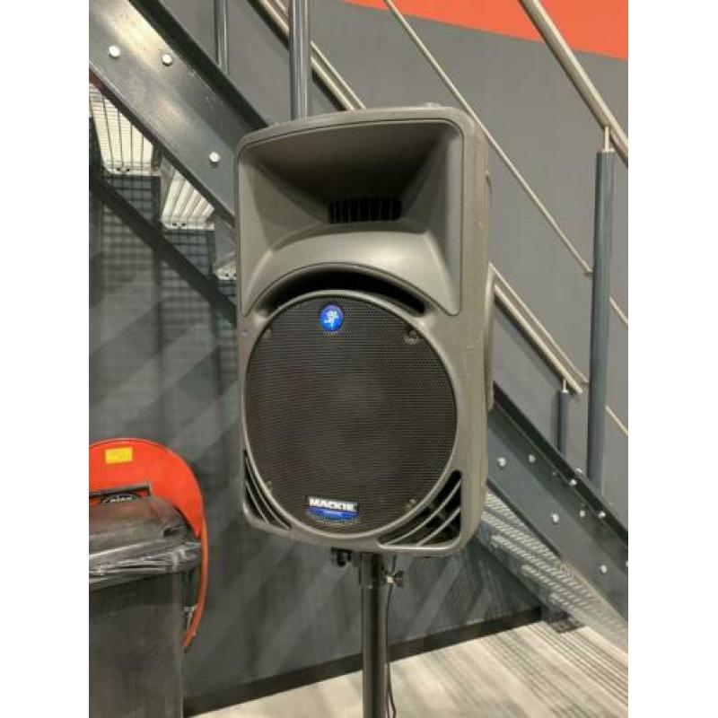 Mackie SRM450 en SWA1501 USA