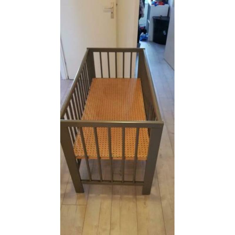 Kinderkast en bedje te koop