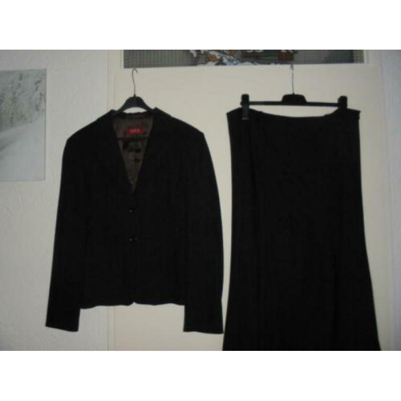 TAIFUN zwarte krijtstreep pak blazer + rok mt 42/44. ZGAN!