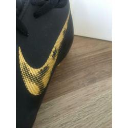 Mooie Nike Phantom voetbalschoenen maat 37,5.