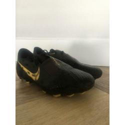 Mooie Nike Phantom voetbalschoenen maat 37,5.