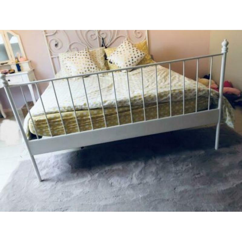 Meisje bed met bodem en matrasen