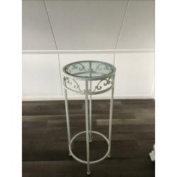 Te koop leuk metalen tafeltje met glazen blad