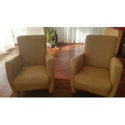 2 mooie licht beige leren fauteuills in perfecte staat