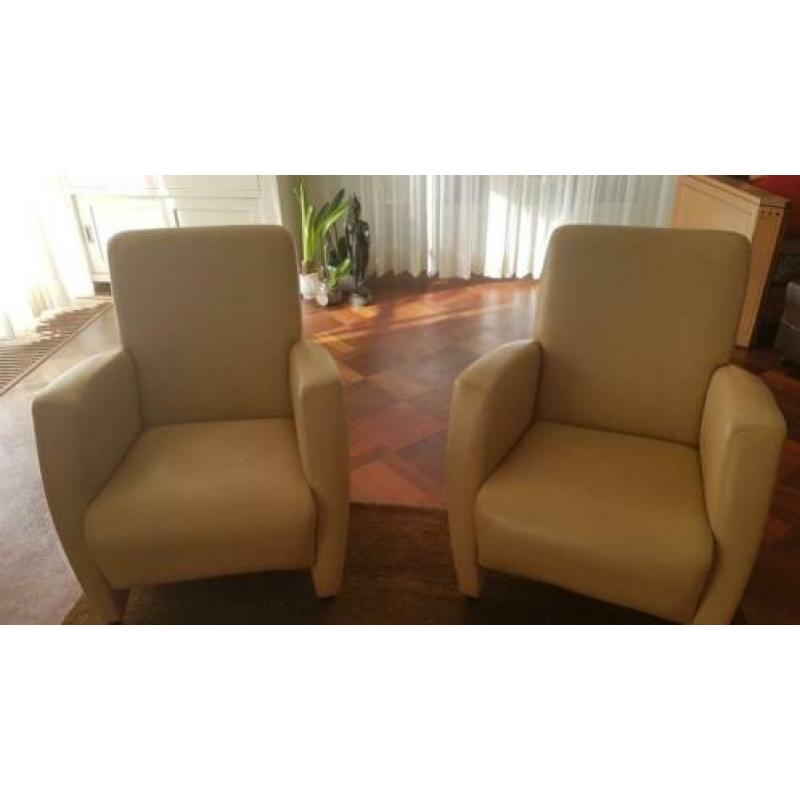 2 mooie licht beige leren fauteuills in perfecte staat