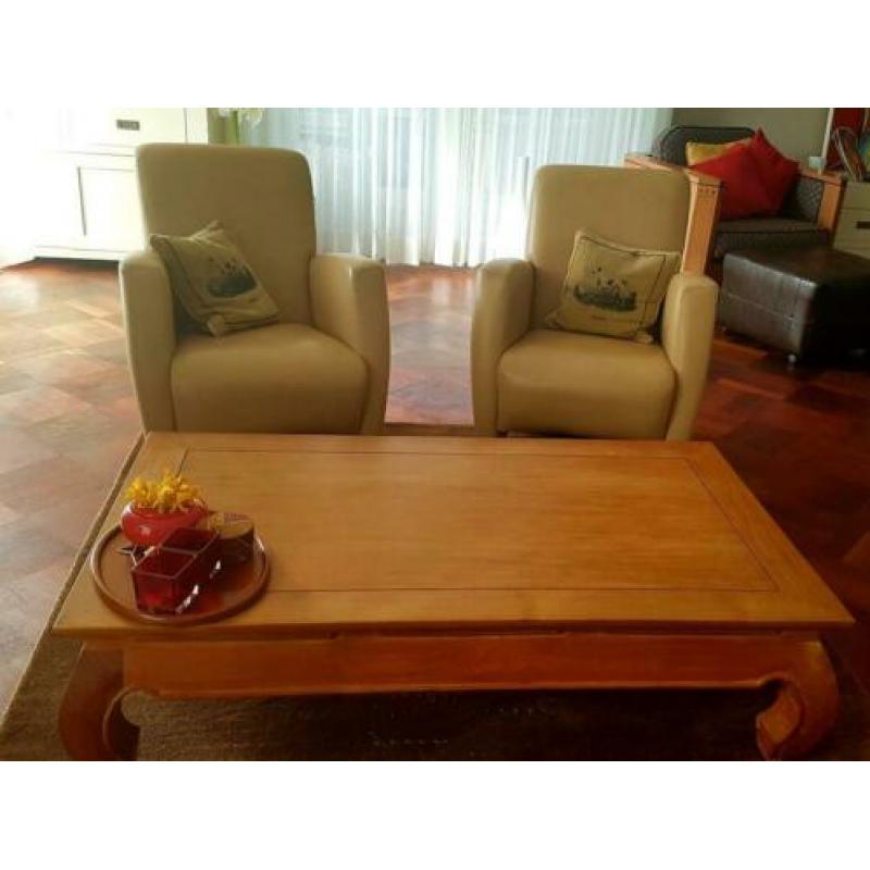2 mooie licht beige leren fauteuills in perfecte staat