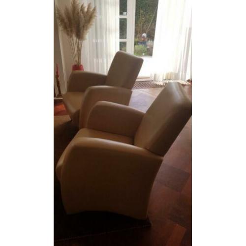 2 mooie licht beige leren fauteuills in perfecte staat