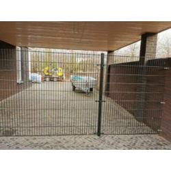 Te koop fraai metalen hekwerk inclusief poort