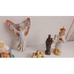 Kerststal beeldjes en andere antieke beeldjes E