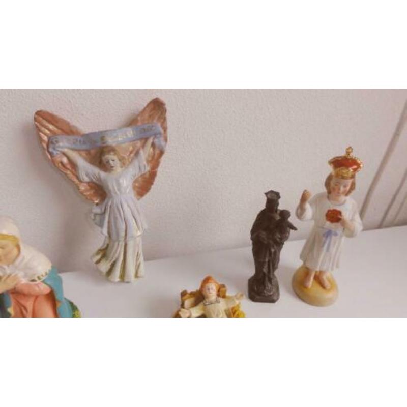 Kerststal beeldjes en andere antieke beeldjes E