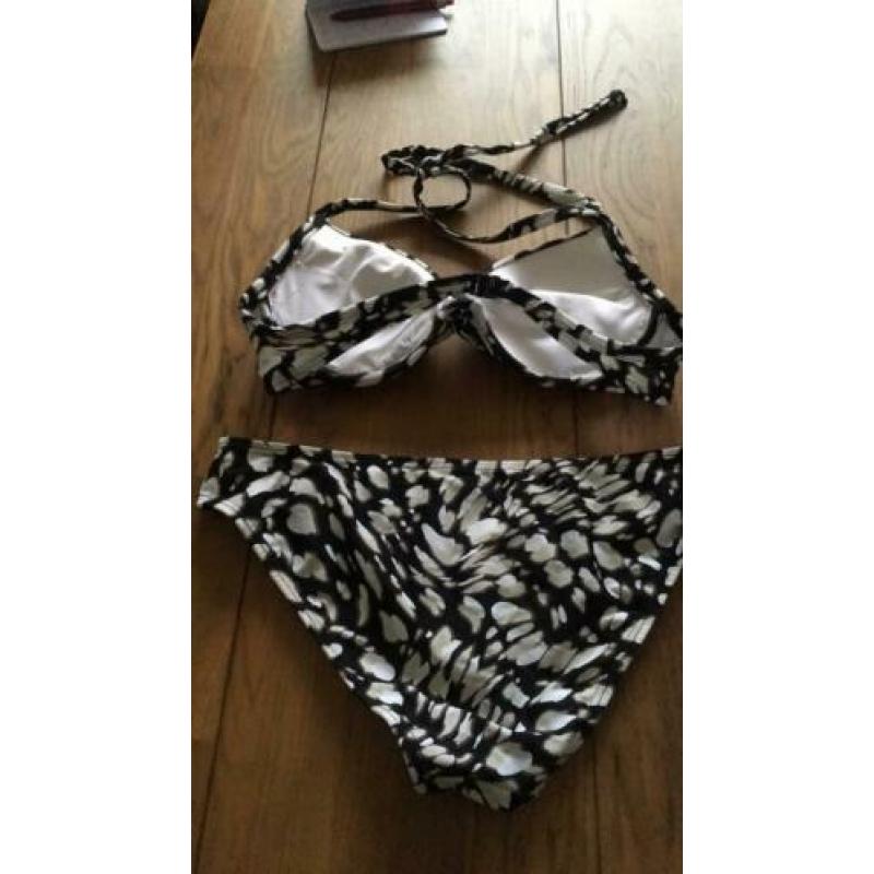 Mooie zwart wit bikini maat 40/42 85B