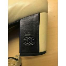 Chanel schoenen classic two tone. Maat 41.