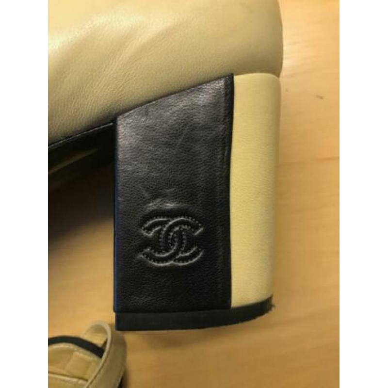 Chanel schoenen classic two tone. Maat 41.