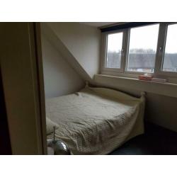 Te huur, kamer, etage.