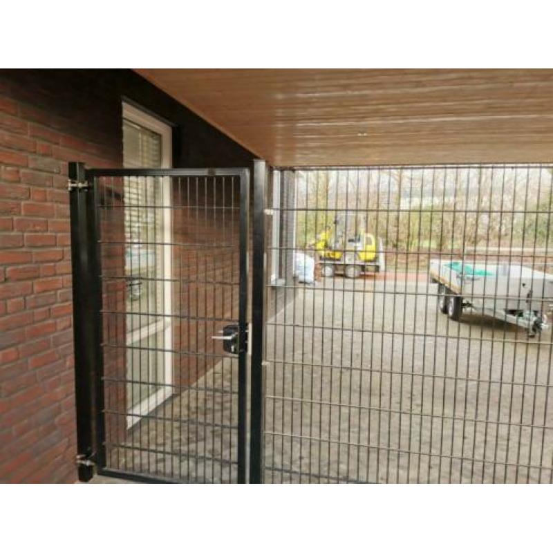 Te koop fraai metalen hekwerk inclusief poort