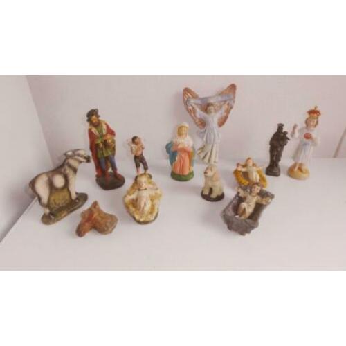 Kerststal beeldjes en andere antieke beeldjes E