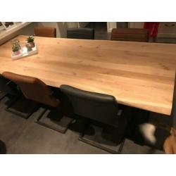 Massief eiken boomstamtafel / Eiken tafels op maat gemaakt