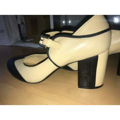Chanel schoenen classic two tone. Maat 41.