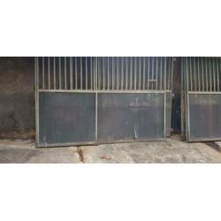 8 paardenboxen hardhout (2,60 x 2,50 meter) GEDEMONTEERD
