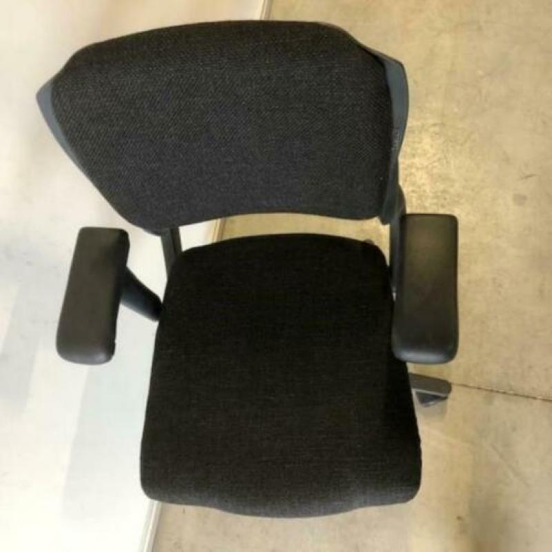 partij AHREND 230 bureaustoelen met nieuwe stof zwart # 409