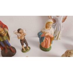 Kerststal beeldjes en andere antieke beeldjes E