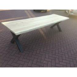 Massief eiken boomstamtafel / Eiken tafels op maat gemaakt