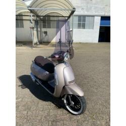 Scooter te koop van het merk nimoto.