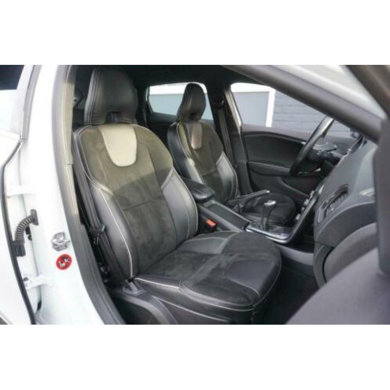 Volvo V40 2.0 D2 R-DESIGN BUSINESS SPORT XENON TREKHAAK WIT