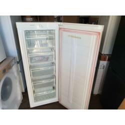 Nieuwe 5 laden vrieskasten 142 x 55 cm 157 liter energie A+