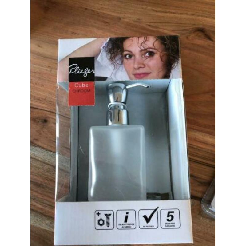 Plieger Cube bekerhouder en zeepdispenser matglas **NIEUW**