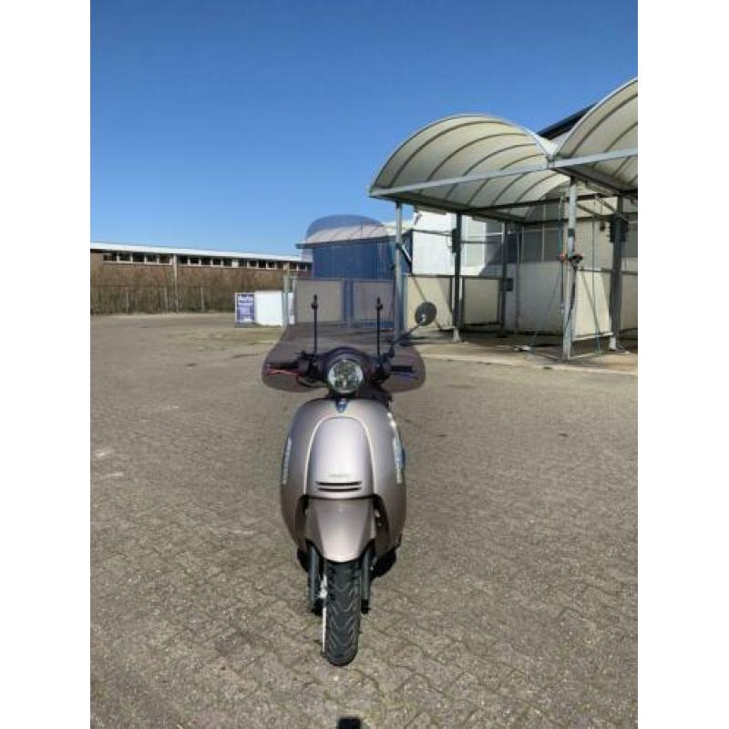 Scooter te koop van het merk nimoto.