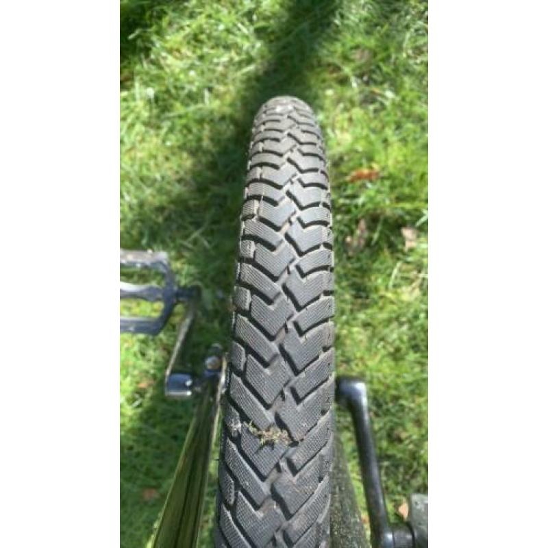 Eenwieler 20 inch zwart