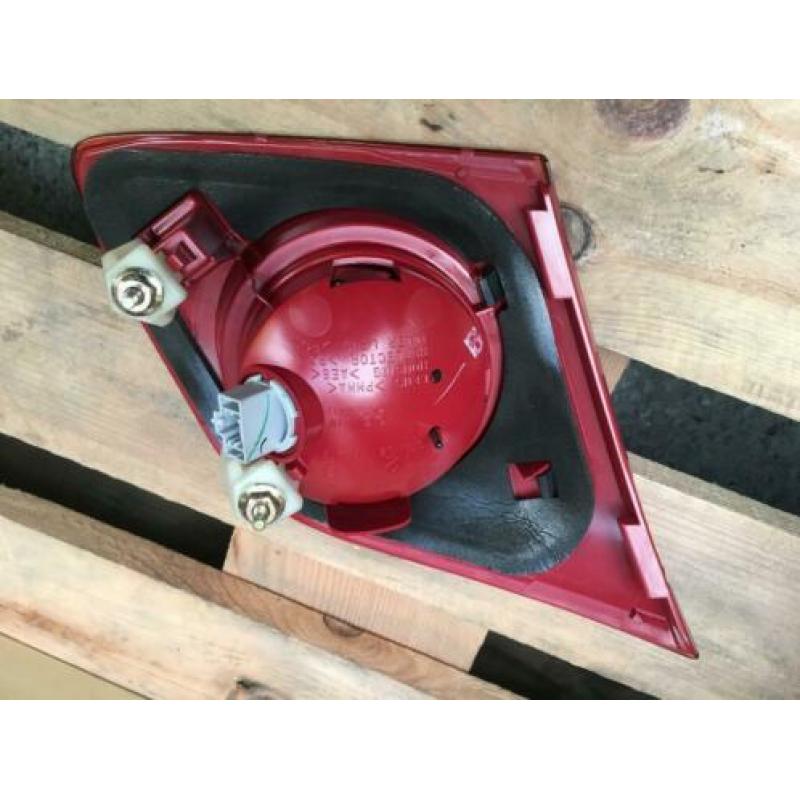 ? Mazda 3 achterlicht BK14 rechts Stanley P2913R