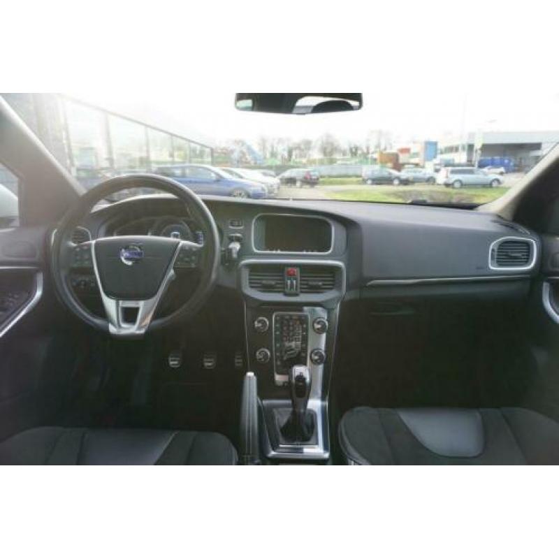 Volvo V40 2.0 D2 R-DESIGN BUSINESS SPORT XENON TREKHAAK WIT