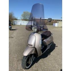 Scooter te koop van het merk nimoto.