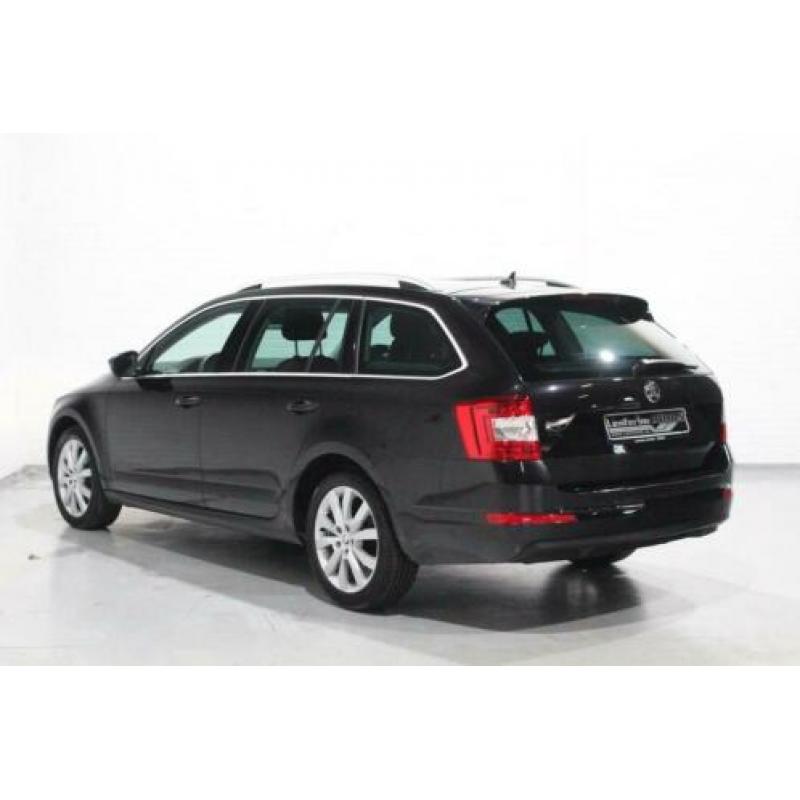 Skoda Octavia Combi 1.6 TDI 110 pk Ambition Bruin Lederen In