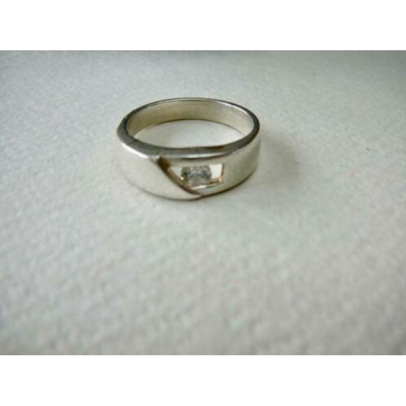 Mat en glans zilveren mooie ring 18.5 mm +steentje 925zilver