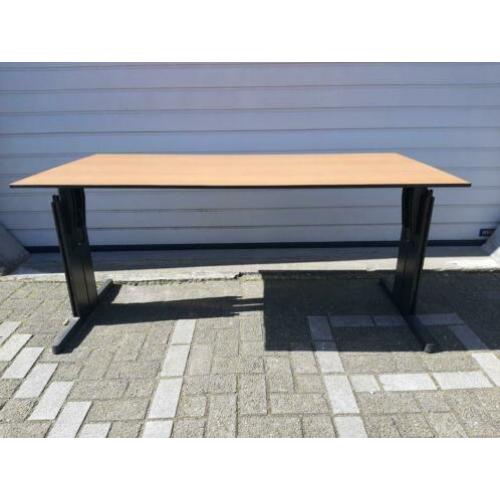 6 stuks Ypso bureau bureaus kantoor tafel zwart beuken