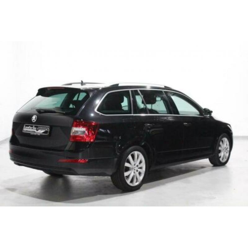 Skoda Octavia Combi 1.6 TDI 110 pk Ambition Bruin Lederen In